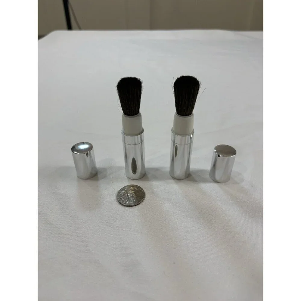 Clinique MAKE UP BRUSH - Retractable Powder Brush - NEW